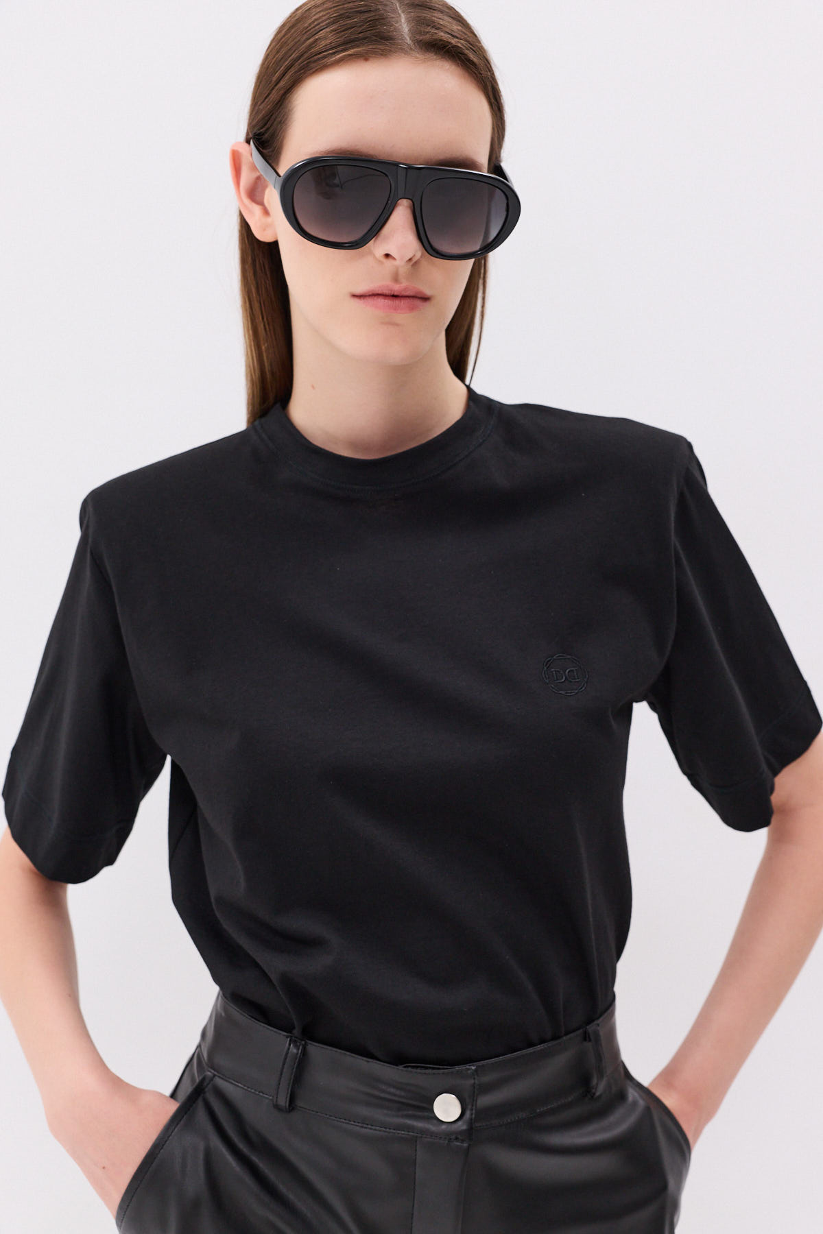 2026_07_23-Dolce-Domenica1834 DD LOGO T-SHIRT(BLACK) - Image 1