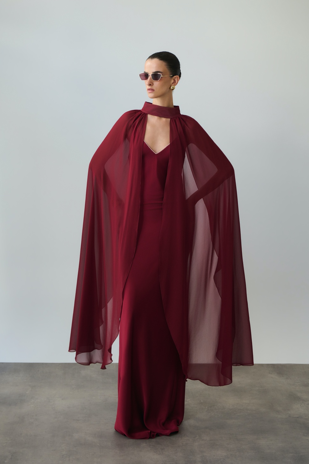 resize_elle-hydra4922 TURTLENECK CAPE | CHERRY RED - Image 1